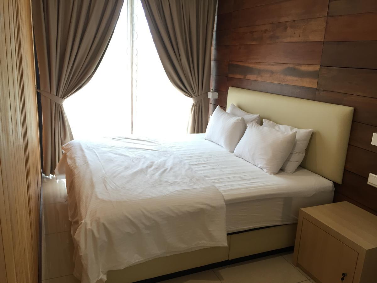 Kluang Container Swimming Pool Hotel Esterno foto