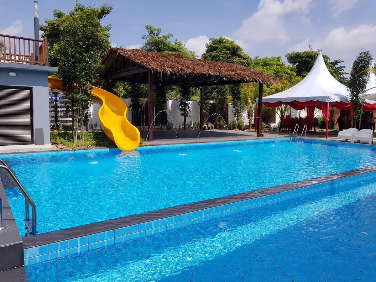 Kluang Container Swimming Pool Hotel Esterno foto