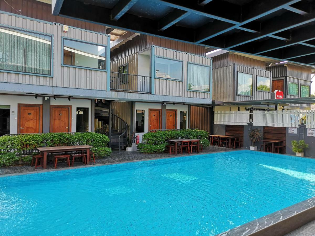 Kluang Container Swimming Pool Hotel Esterno foto