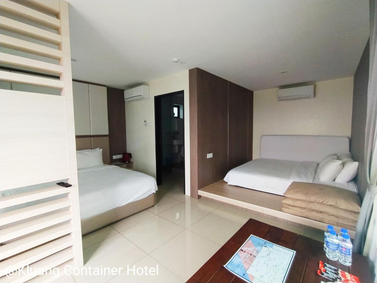 Kluang Container Swimming Pool Hotel Esterno foto