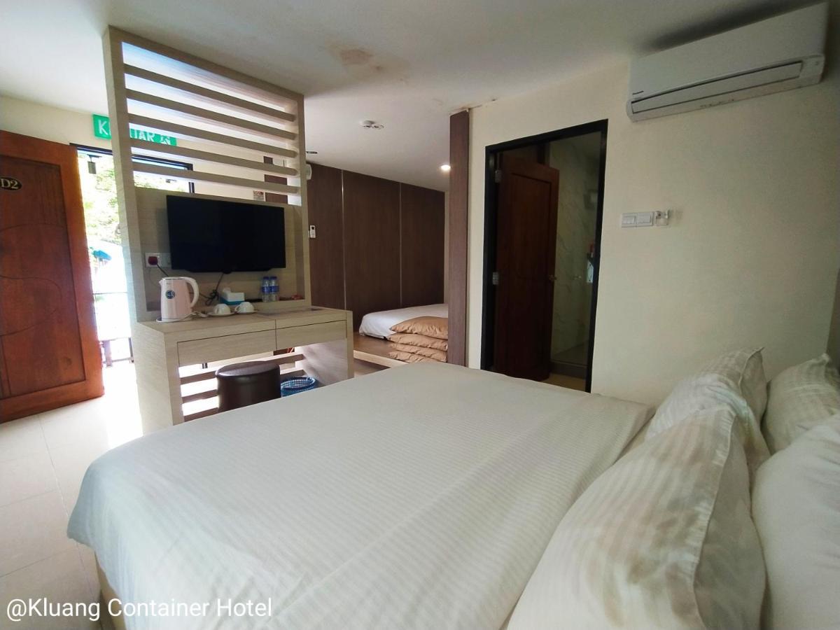 Kluang Container Swimming Pool Hotel Esterno foto